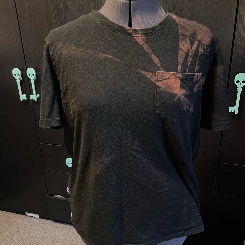 💀 Unique Black and Orange Graphic Tee